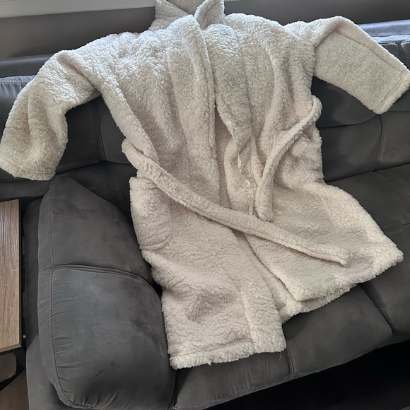 ULTA BEAUTY COLLECTION LONG ROBE - Picture 2 of 5